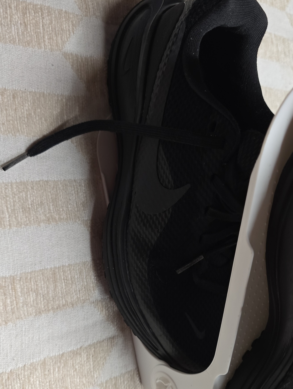 Nike Men's Black Athletic Running Shoes